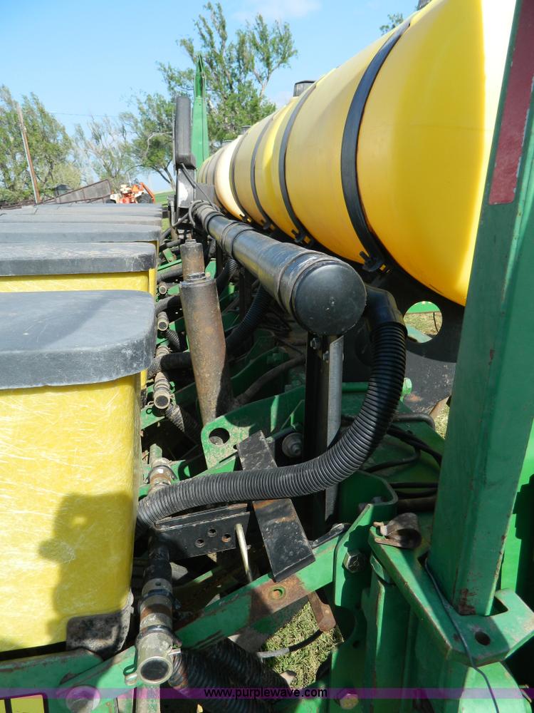 image for item B3611 John Deere 7200 8 row planter