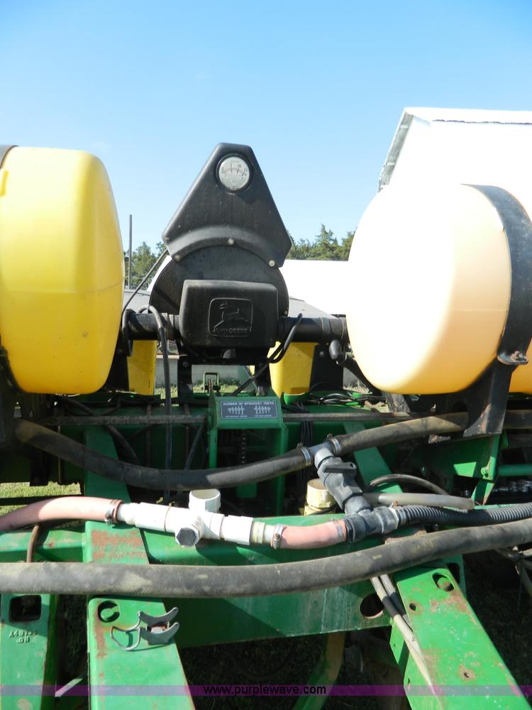 image for item B3611 John Deere 7200 8 row planter