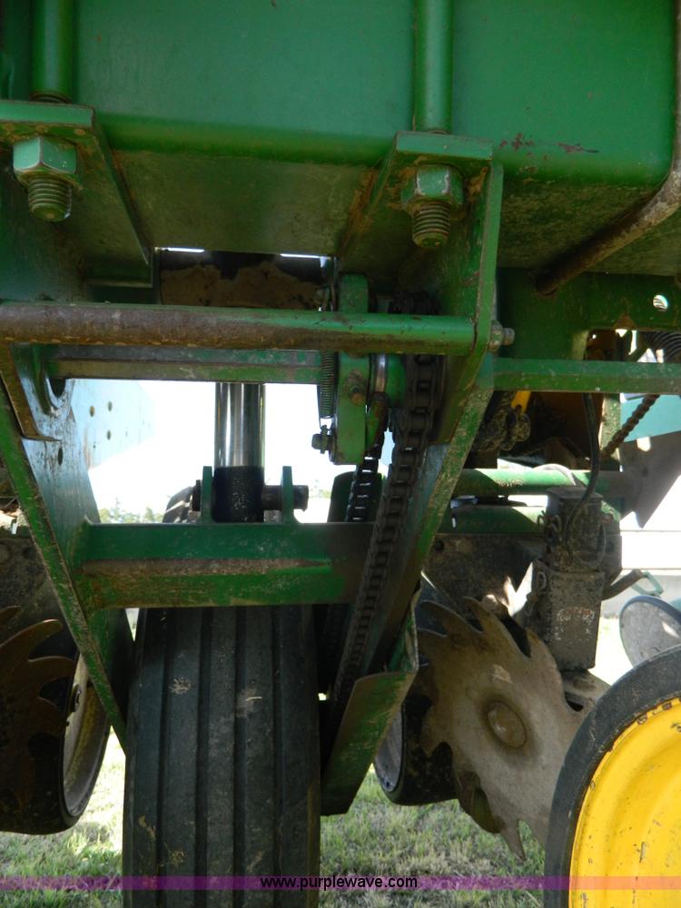 image for item B3611 John Deere 7200 8 row planter
