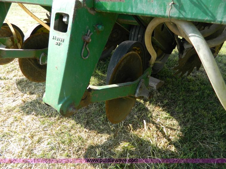image for item B3611 John Deere 7200 8 row planter