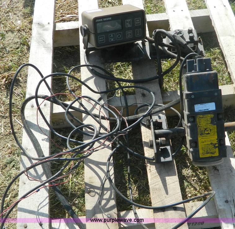 image for item B3611 John Deere 7200 8 row planter