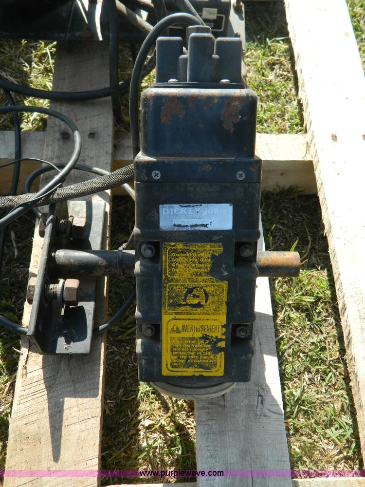 image for item B3611 John Deere 7200 8 row planter