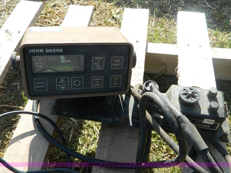 image for item B3611 John Deere 7200 8 row planter