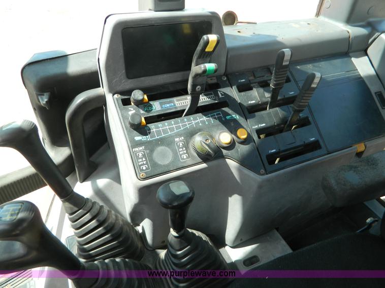 image for item B3620 1996 Allis Chalmers 8610 MFWD tractor