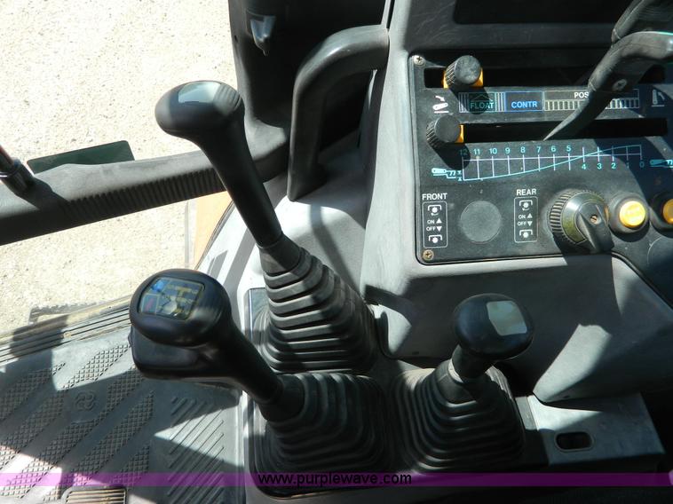 image for item B3620 1996 Allis Chalmers 8610 MFWD tractor