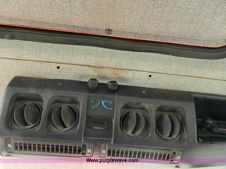 image for item B3620 1996 Allis Chalmers 8610 MFWD tractor