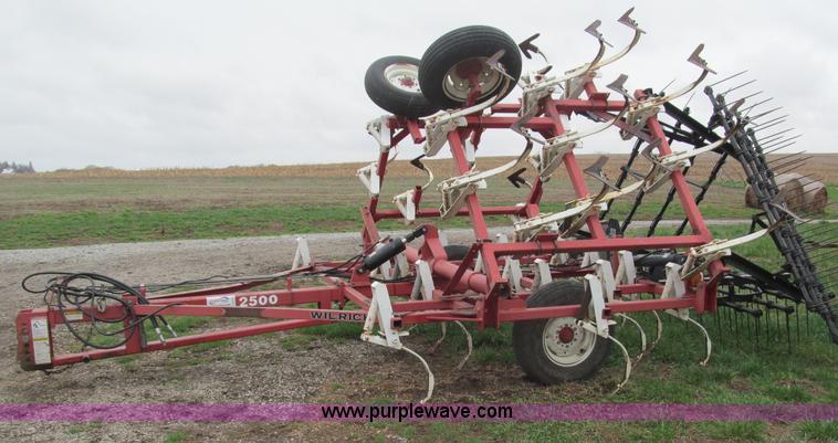 image for item B5113 Wil-Rich 2500 21' field cultivator