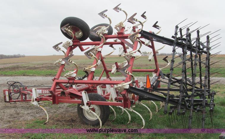 image for item B5113 Wil-Rich 2500 21' field cultivator