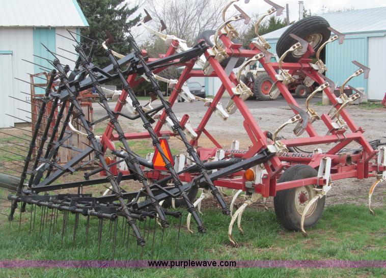 image for item B5113 Wil-Rich 2500 21' field cultivator