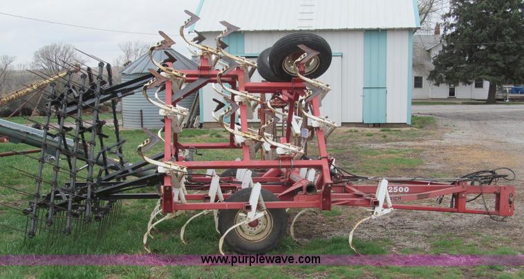 image for item B5113 Wil-Rich 2500 21' field cultivator