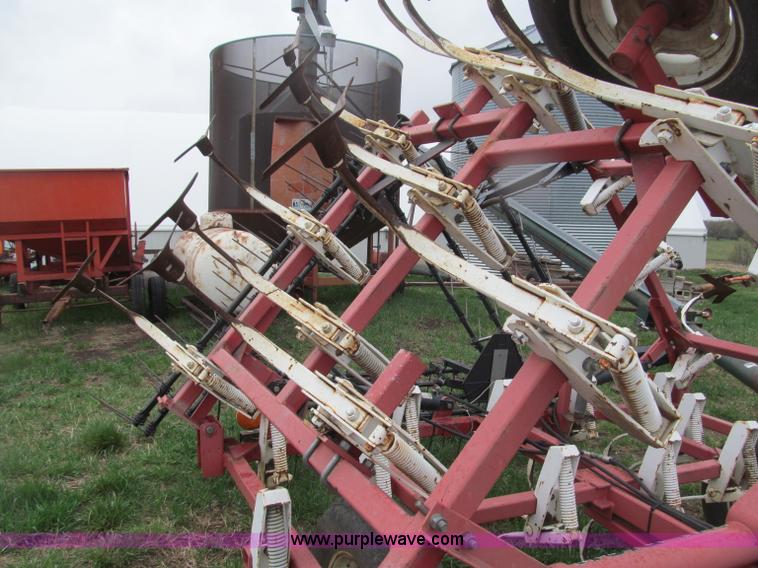 image for item B5113 Wil-Rich 2500 21' field cultivator