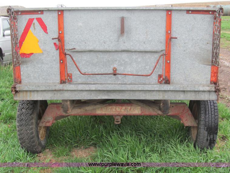 image for item B5114 Nu-bilt 5025A grain wagon