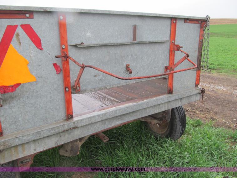 image for item B5114 Nu-bilt 5025A grain wagon