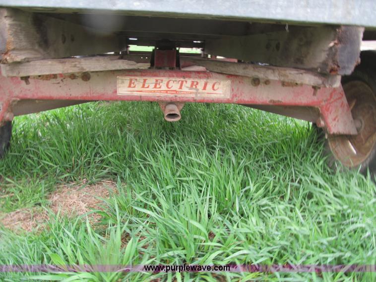 image for item B5114 Nu-bilt 5025A grain wagon