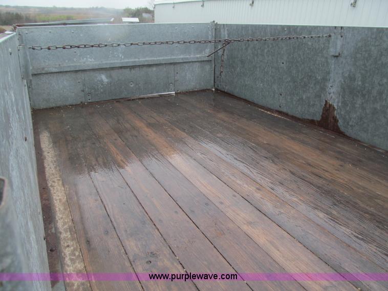 image for item B5114 Nu-bilt 5025A grain wagon