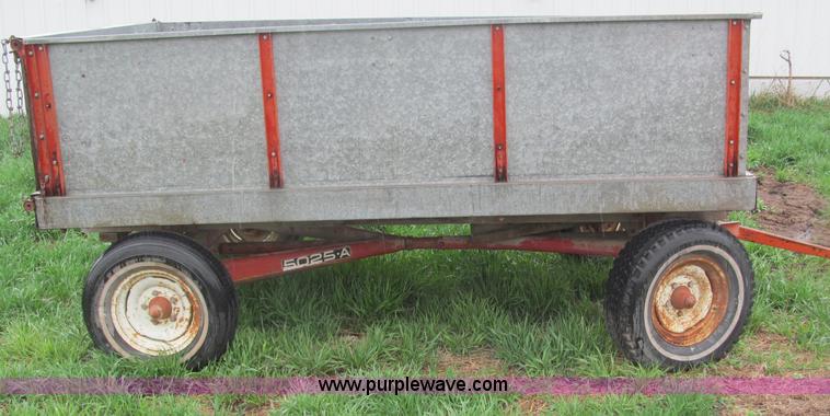 image for item B5115 Lindsay 5025A towable grain wagon