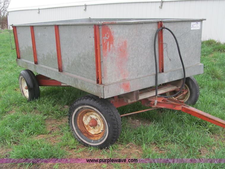 image for item B5115 Lindsay 5025A towable grain wagon