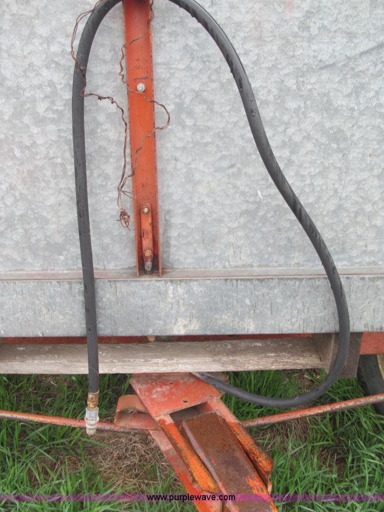 image for item B5115 Lindsay 5025A towable grain wagon