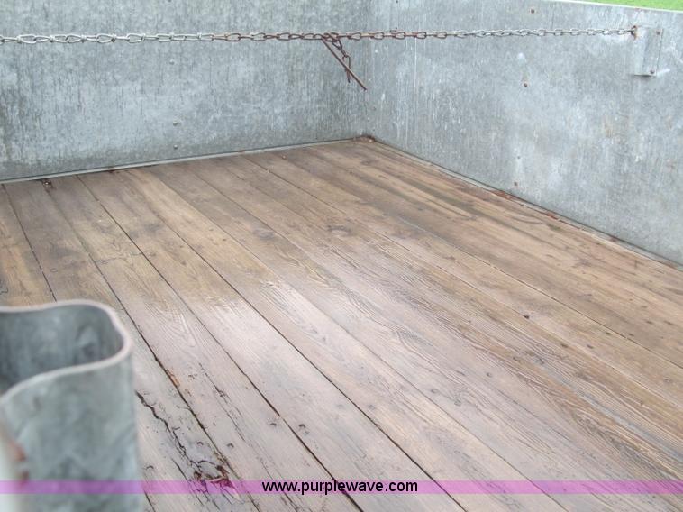 image for item B5115 Lindsay 5025A towable grain wagon