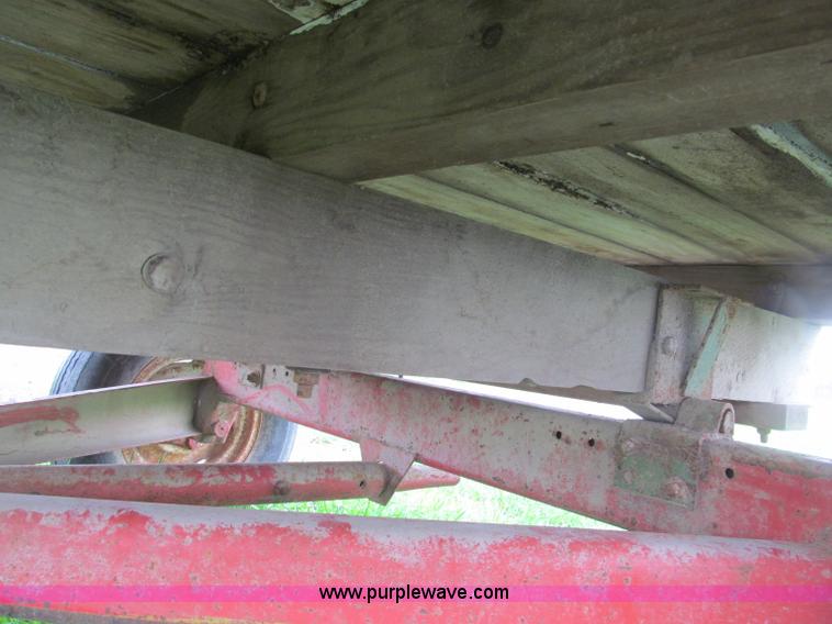 image for item B5115 Lindsay 5025A towable grain wagon