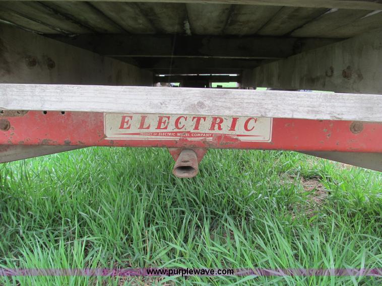 image for item B5115 Lindsay 5025A towable grain wagon