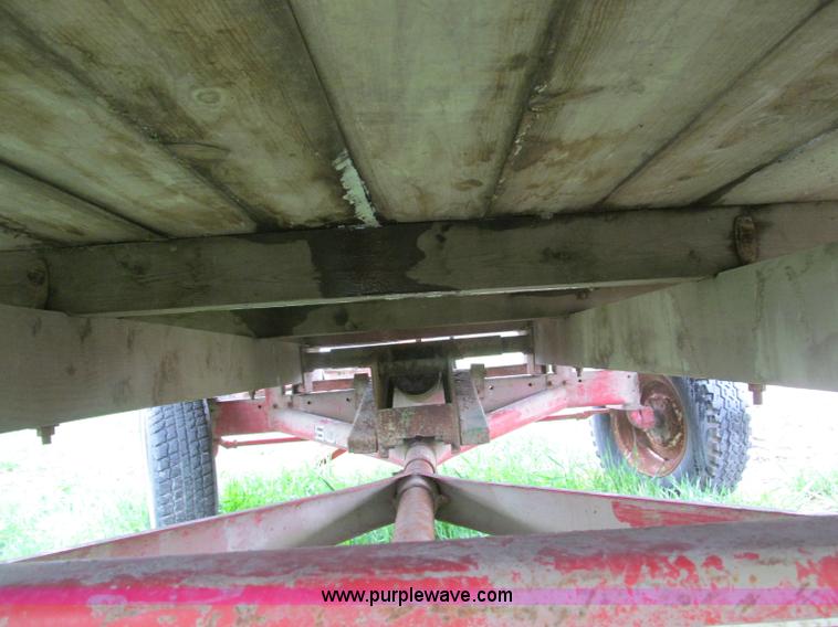 image for item B5115 Lindsay 5025A towable grain wagon