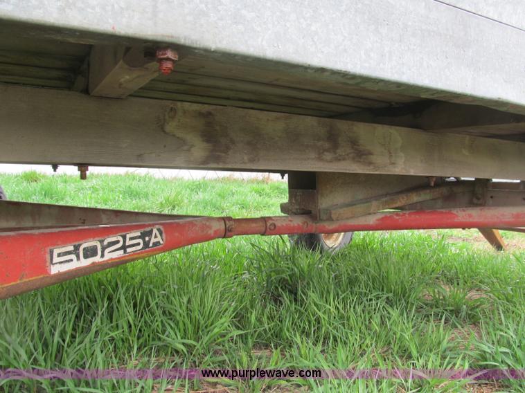 image for item B5115 Lindsay 5025A towable grain wagon