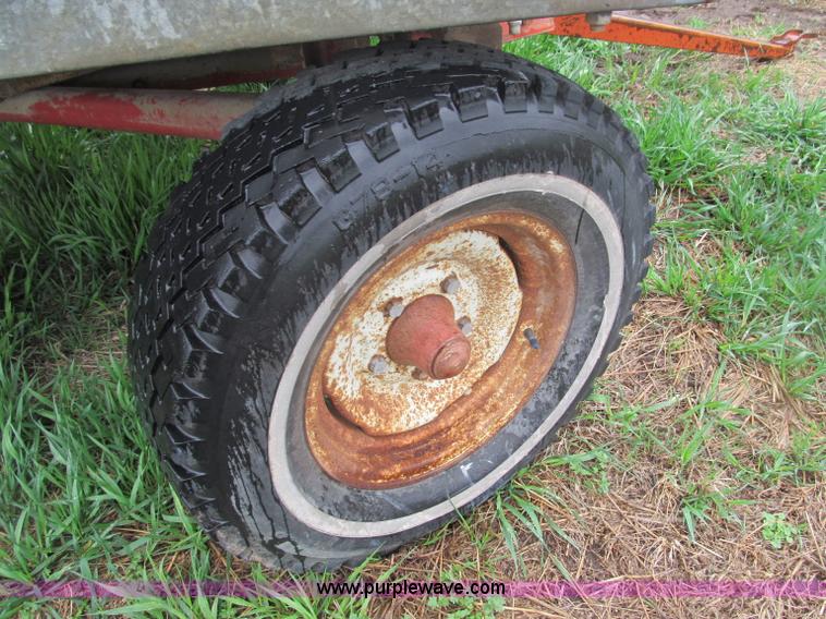 image for item B5115 Lindsay 5025A towable grain wagon