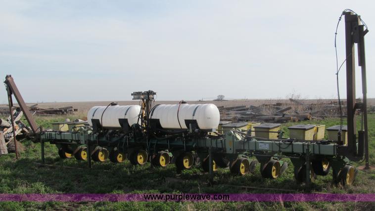 image for item B5118 John Deere 7100 12 row planter