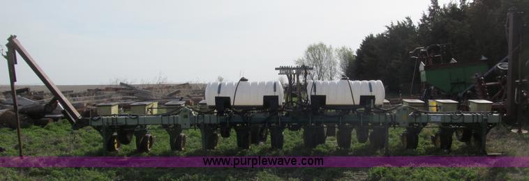 image for item B5118 John Deere 7100 12 row planter