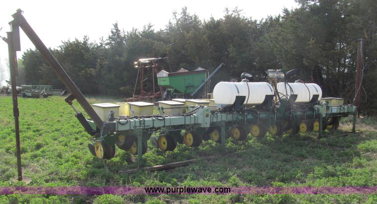 image for item B5118 John Deere 7100 12 row planter