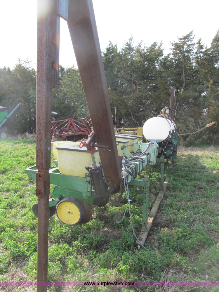 image for item B5118 John Deere 7100 12 row planter