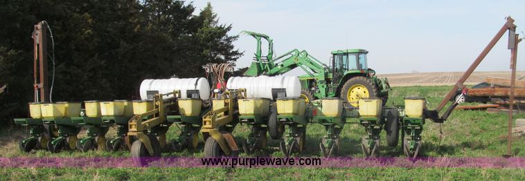 image for item B5118 John Deere 7100 12 row planter