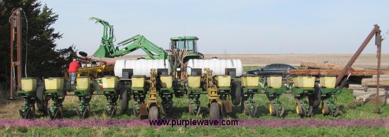 image for item B5118 John Deere 7100 12 row planter