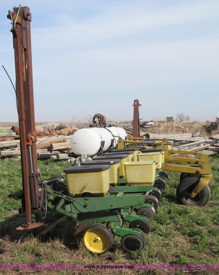 image for item B5118 John Deere 7100 12 row planter