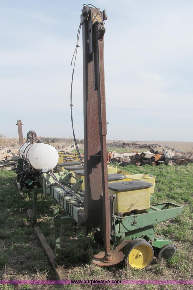 image for item B5118 John Deere 7100 12 row planter