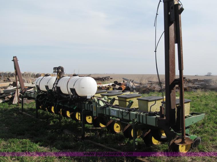 image for item B5118 John Deere 7100 12 row planter