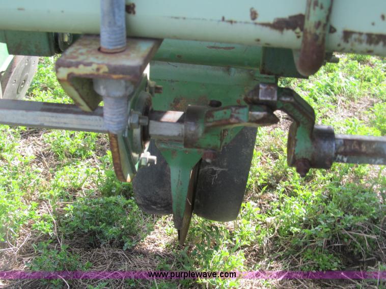 image for item B5118 John Deere 7100 12 row planter