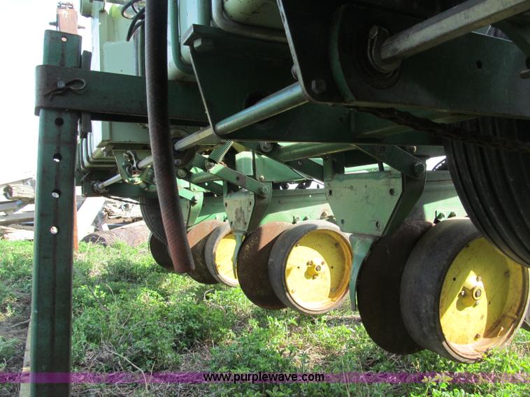 image for item B5118 John Deere 7100 12 row planter