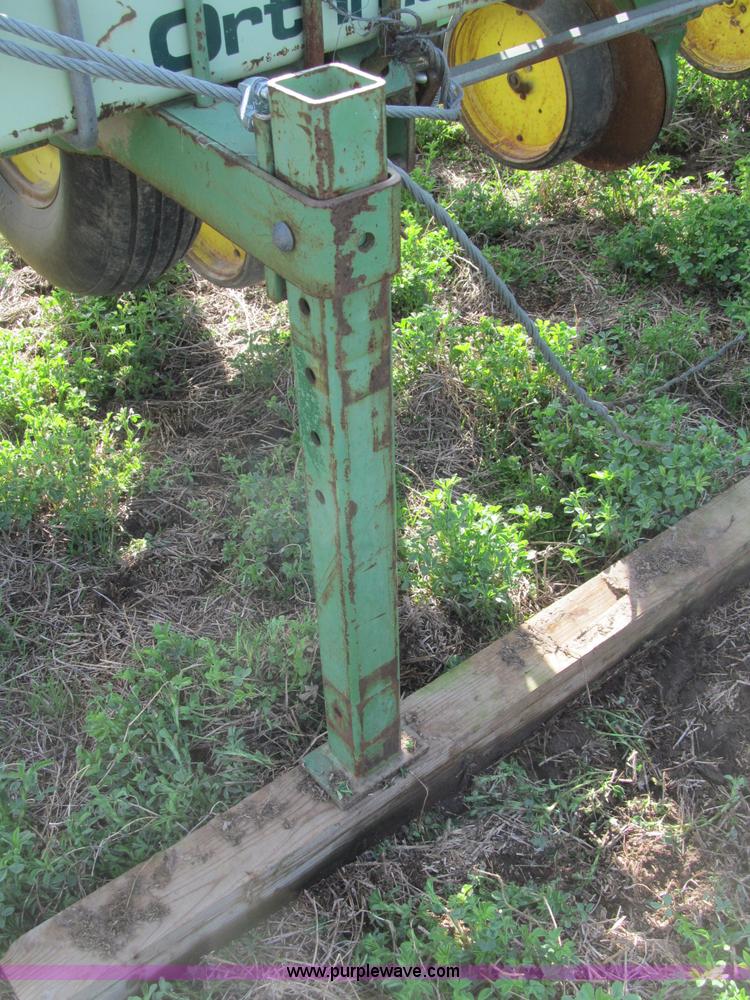 image for item B5118 John Deere 7100 12 row planter