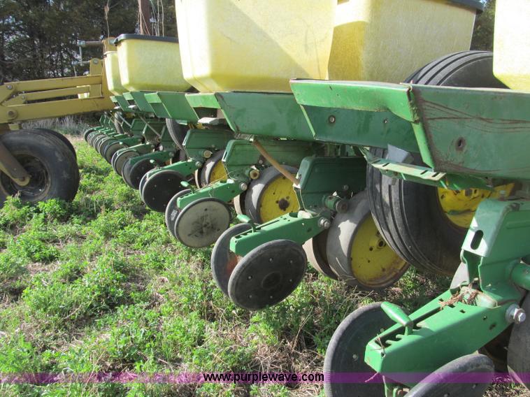 image for item B5118 John Deere 7100 12 row planter