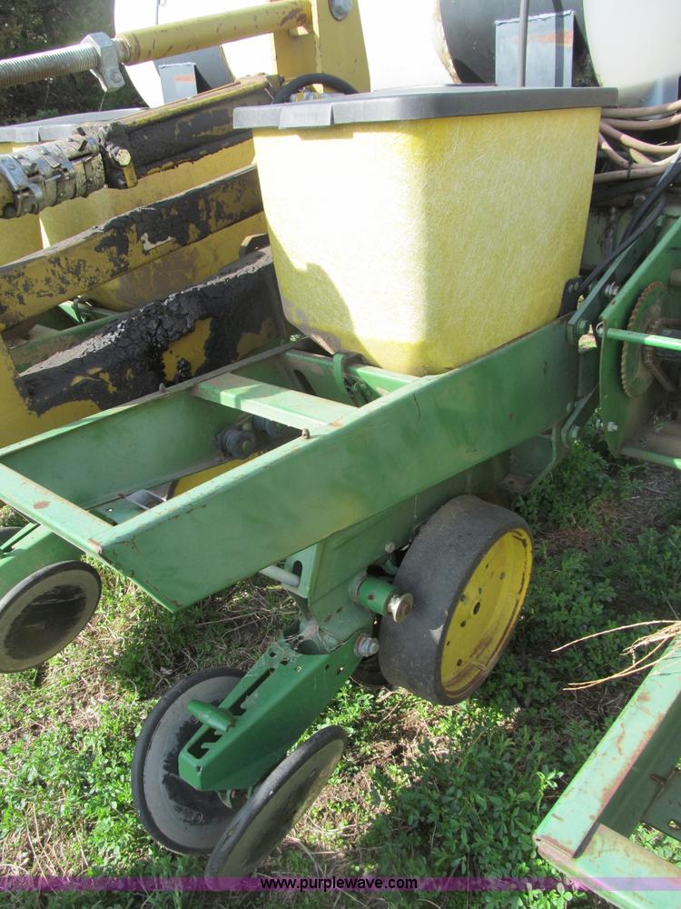 image for item B5118 John Deere 7100 12 row planter