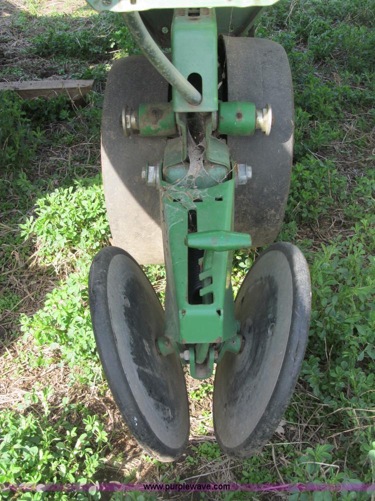 image for item B5118 John Deere 7100 12 row planter