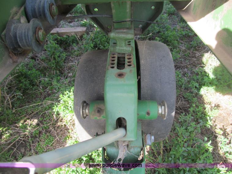 image for item B5118 John Deere 7100 12 row planter