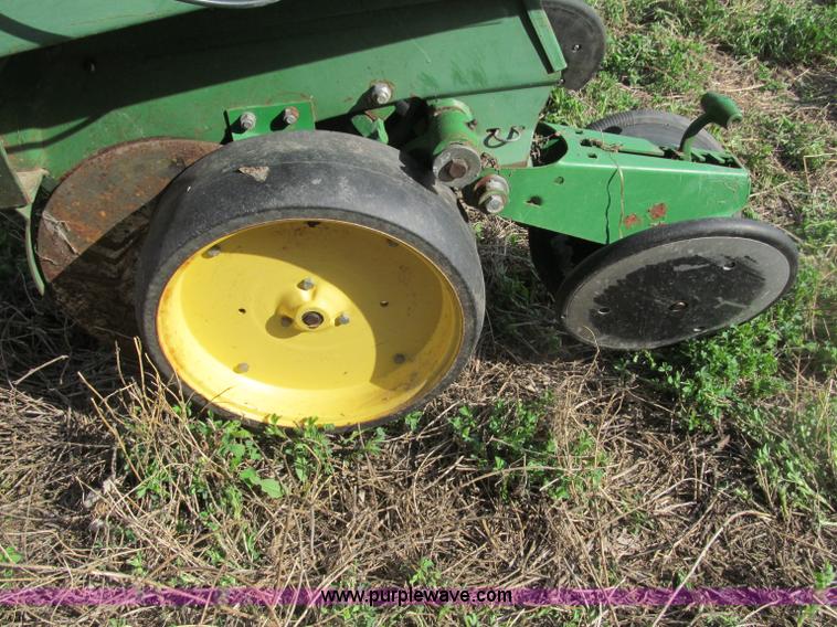 image for item B5118 John Deere 7100 12 row planter