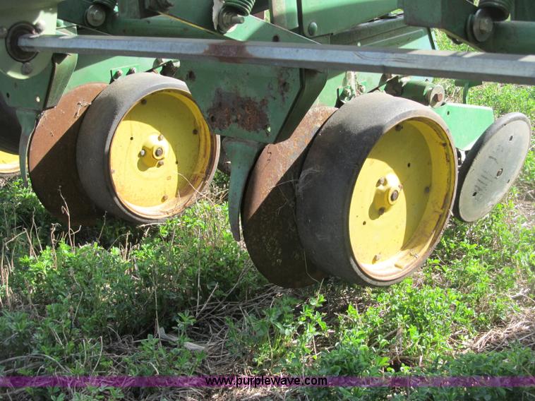image for item B5118 John Deere 7100 12 row planter