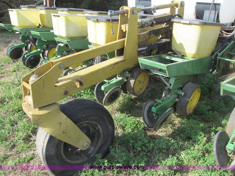 image for item B5118 John Deere 7100 12 row planter