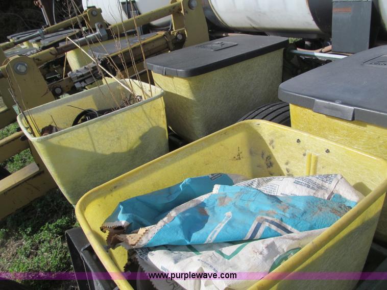 image for item B5118 John Deere 7100 12 row planter