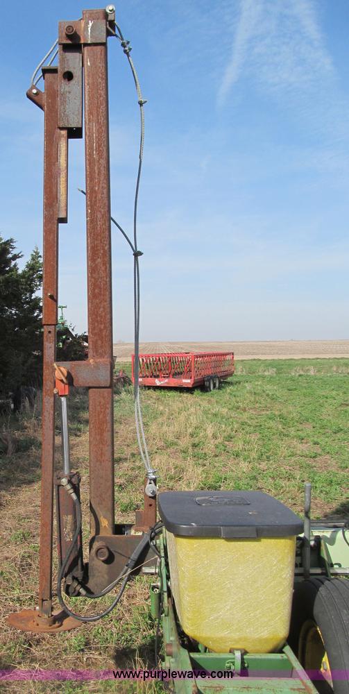 image for item B5118 John Deere 7100 12 row planter