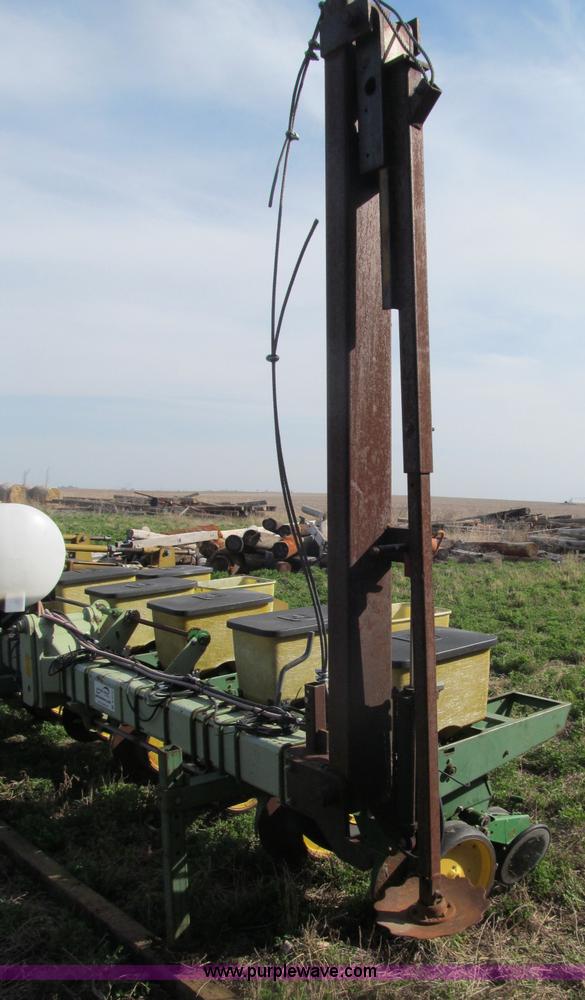 image for item B5118 John Deere 7100 12 row planter